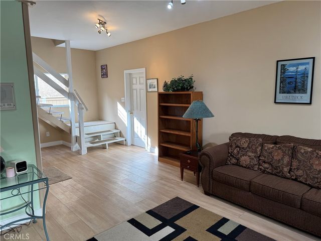 1142 10th, Manhattan Beach, CA 90266