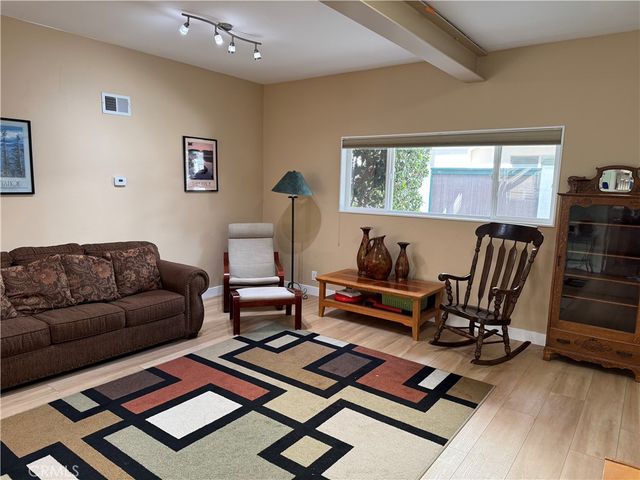 1142 10th, Manhattan Beach, CA 90266