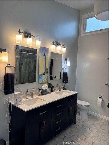 1142 10th, Manhattan Beach, CA 90266