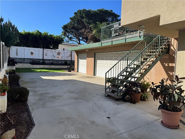 1142 10th, Manhattan Beach, CA 90266