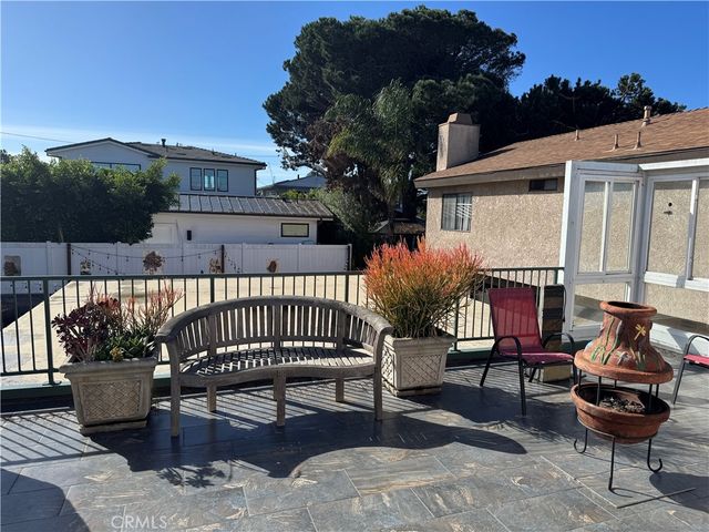 1142 10th, Manhattan Beach, CA 90266