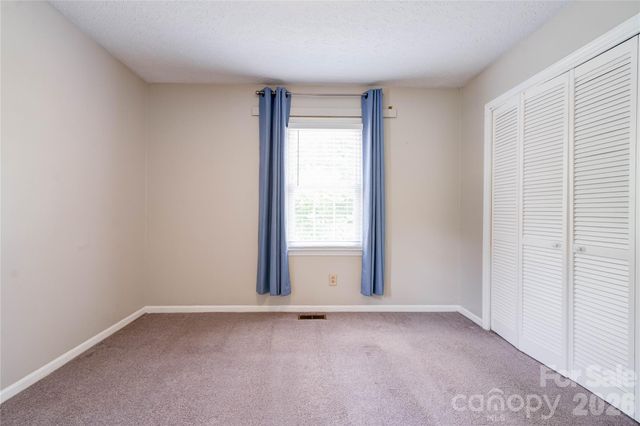 111 Harbor Point Drive, Cherryville, NC 28021