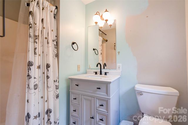 111 Harbor Point Drive, Cherryville, NC 28021