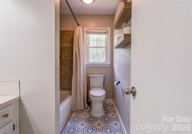 111 Harbor Point Drive, Cherryville, NC 28021