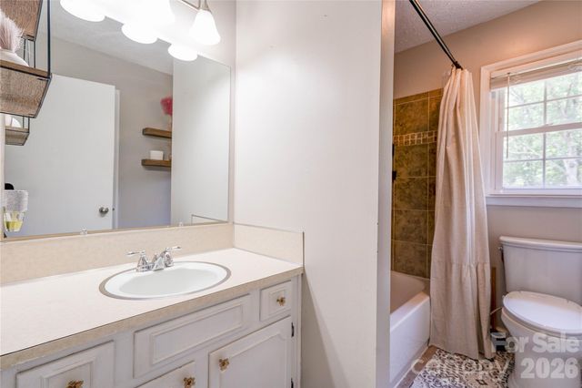 111 Harbor Point Drive, Cherryville, NC 28021