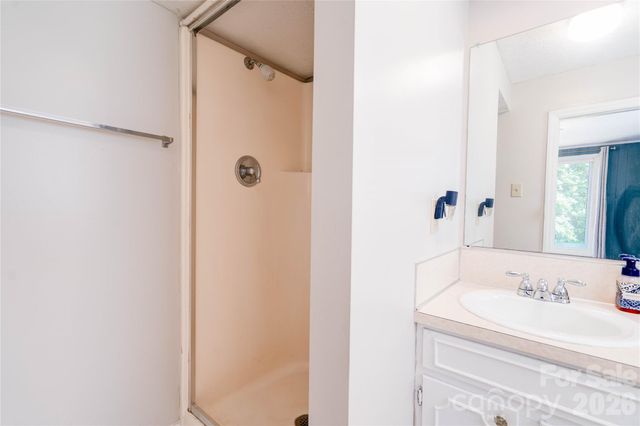 111 Harbor Point Drive, Cherryville, NC 28021