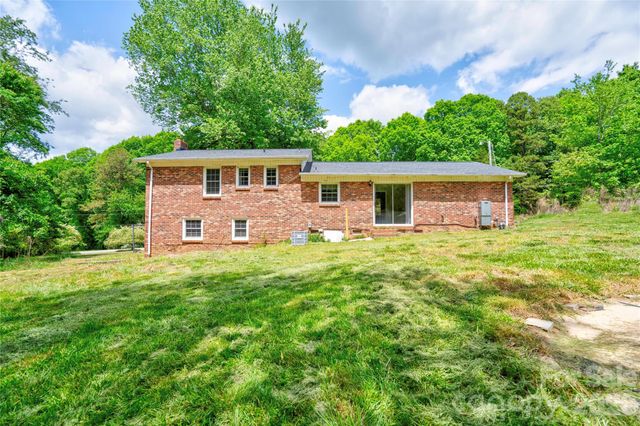 111 Harbor Point Drive, Cherryville, NC 28021