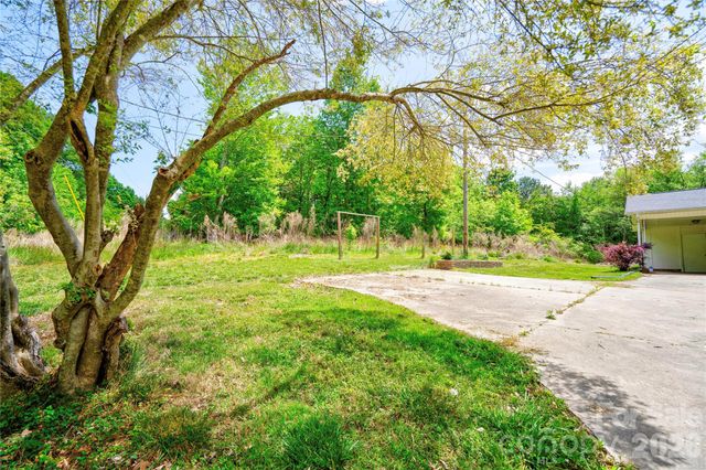111 Harbor Point Drive, Cherryville, NC 28021