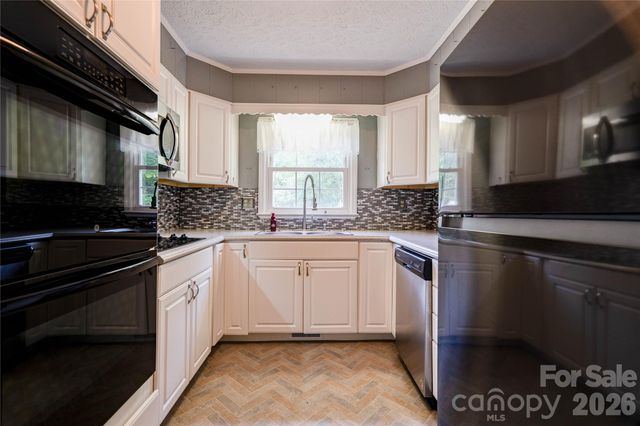 111 Harbor Point Drive, Cherryville, NC 28021