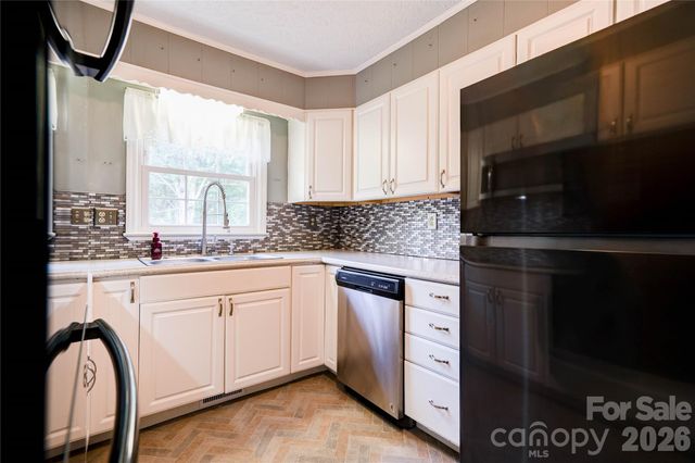 111 Harbor Point Drive, Cherryville, NC 28021
