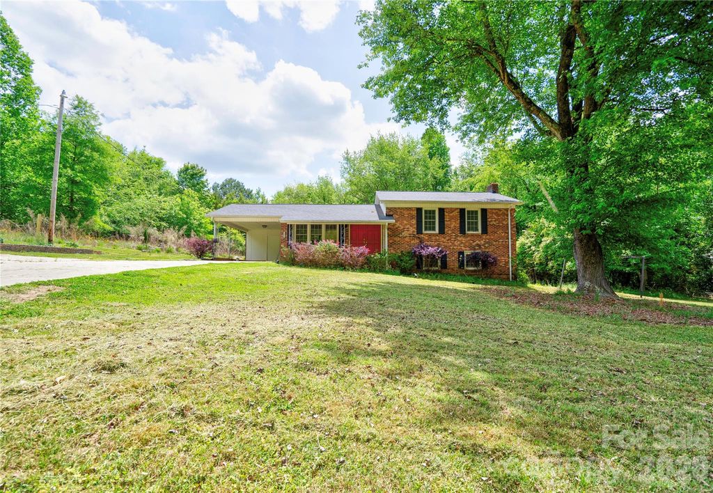 111 Harbor Point Drive, Cherryville, NC 28021