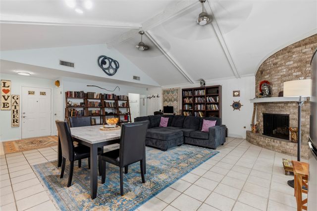 412 Burning Tree Drive, Huntsville, TX 77340