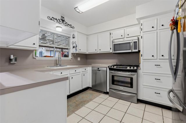 412 Burning Tree Drive, Huntsville, TX 77340
