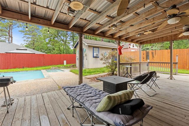 412 Burning Tree Drive, Huntsville, TX 77340