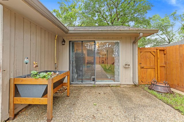 412 Burning Tree Drive, Huntsville, TX 77340