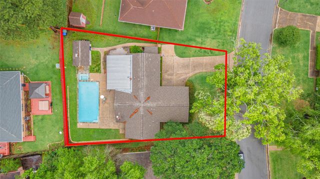 412 Burning Tree Drive, Huntsville, TX 77340