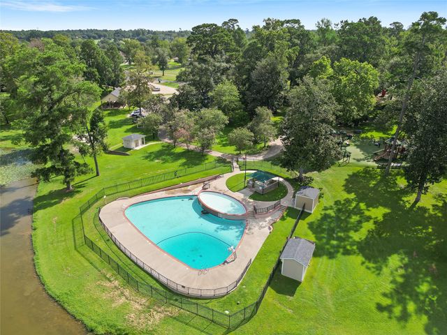 412 Burning Tree Drive, Huntsville, TX 77340