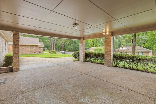 412 Burning Tree Drive, Huntsville, TX 77340