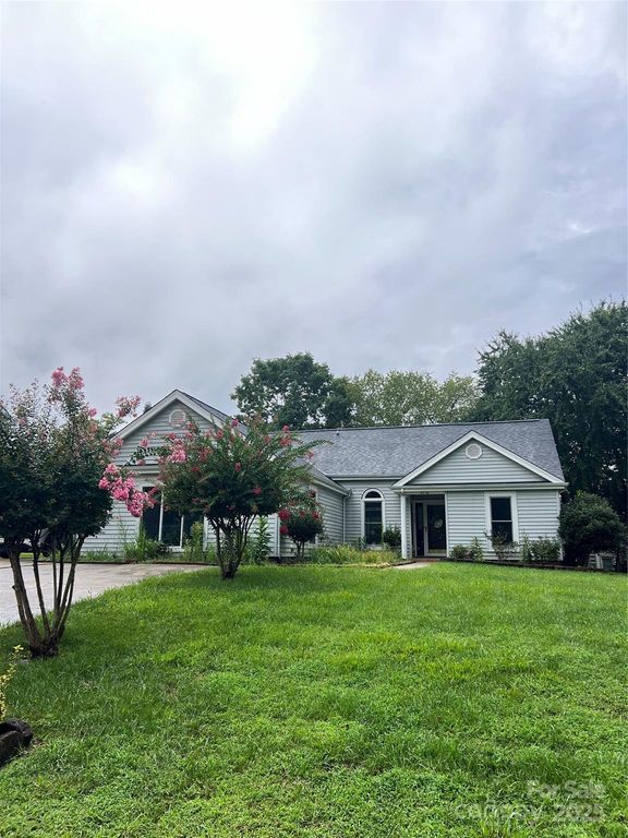 2716 Stowmarket Place, Charlotte, NC 28216