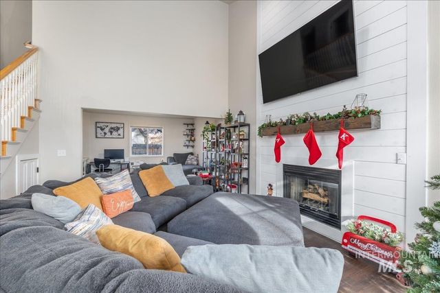 12024 W Harvester Ct, Boise, ID 83709