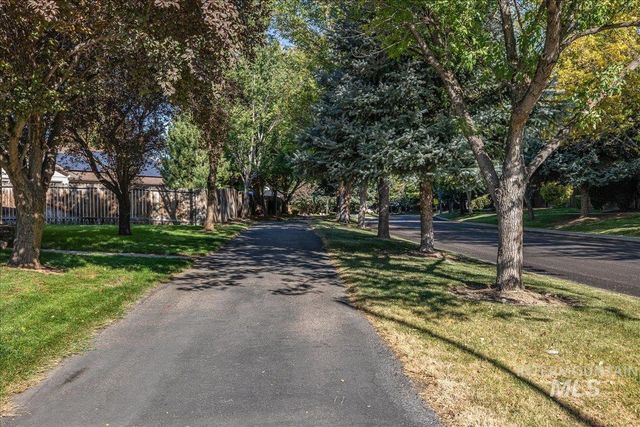 12024 W Harvester Ct, Boise, ID 83709