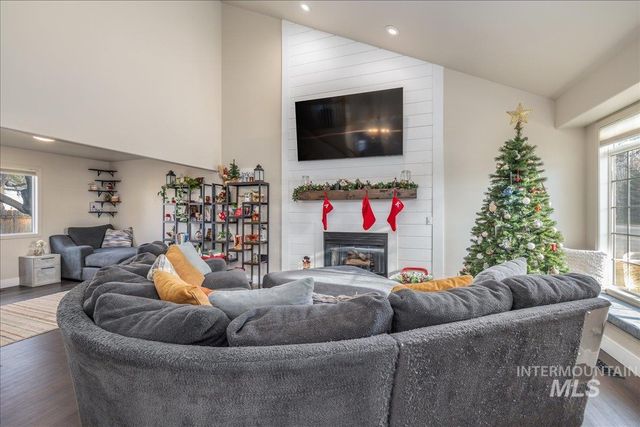 12024 W Harvester Ct, Boise, ID 83709