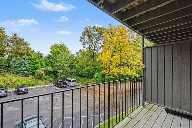 205 Barry Avenue S 207, Wayzata, MN 55391