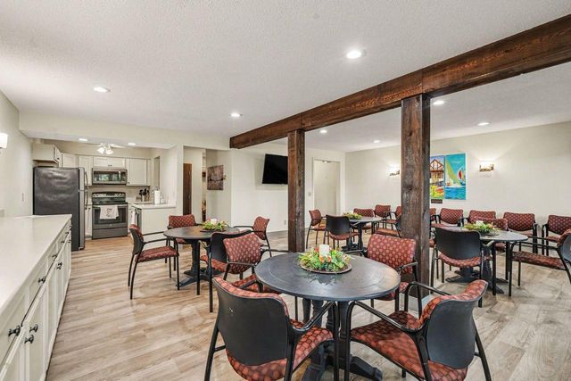 205 Barry Avenue S 207, Wayzata, MN 55391