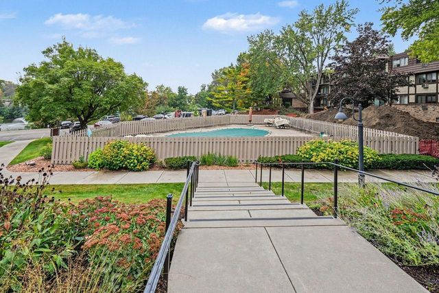 205 Barry Avenue S 207, Wayzata, MN 55391