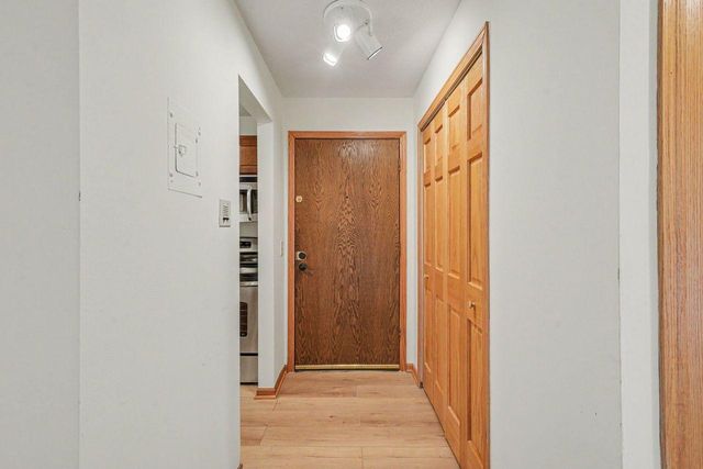 205 Barry Avenue S 207, Wayzata, MN 55391