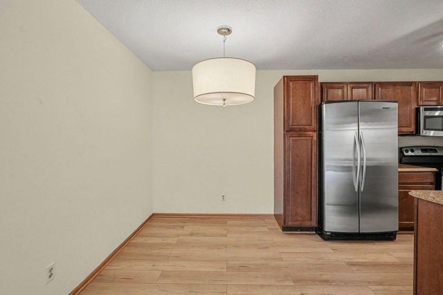 205 Barry Avenue S 207, Wayzata, MN 55391