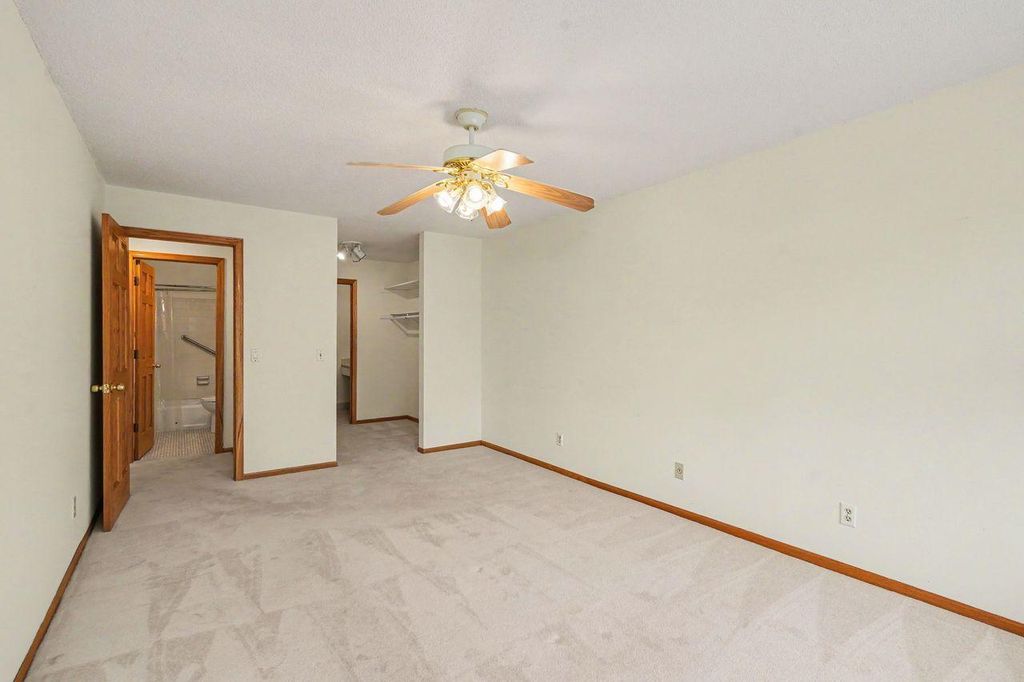 205 Barry Avenue S 207, Wayzata, MN 55391 — photo 5