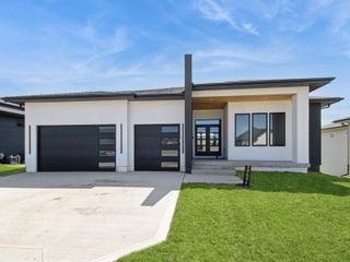 17994 Townsend Drive, Clive, IA 50325