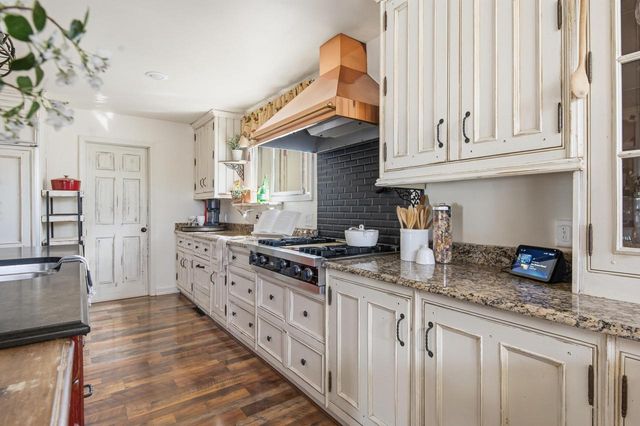 N29W27397 Peninsula DRIVE, Pewaukee, WI 53072