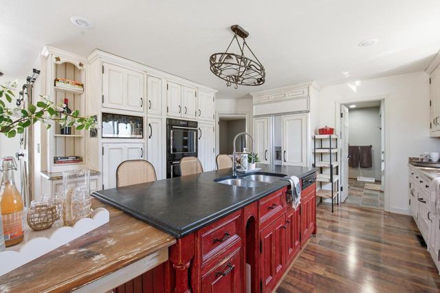 N29W27397 Peninsula DRIVE, Pewaukee, WI 53072