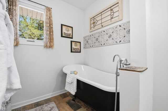 N29W27397 Peninsula DRIVE, Pewaukee, WI 53072
