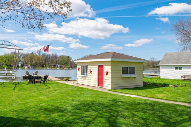 N29W27397 Peninsula DRIVE, Pewaukee, WI 53072