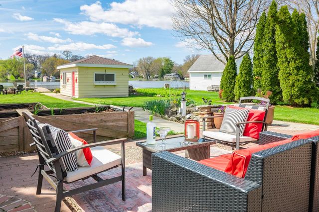 N29W27397 Peninsula DRIVE, Pewaukee, WI 53072