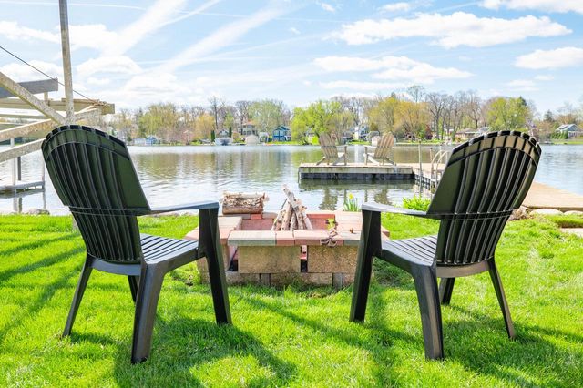 N29W27397 Peninsula DRIVE, Pewaukee, WI 53072