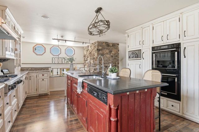 N29W27397 Peninsula DRIVE, Pewaukee, WI 53072
