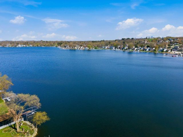 N29W27397 Peninsula DRIVE, Pewaukee, WI 53072