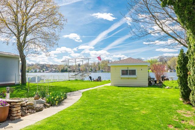 N29W27397 Peninsula DRIVE, Pewaukee, WI 53072