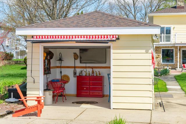 N29W27397 Peninsula DRIVE, Pewaukee, WI 53072