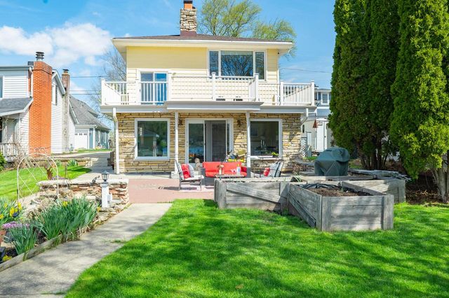 N29W27397 Peninsula DRIVE, Pewaukee, WI 53072