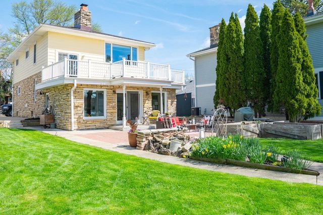 N29W27397 Peninsula DRIVE, Pewaukee, WI 53072