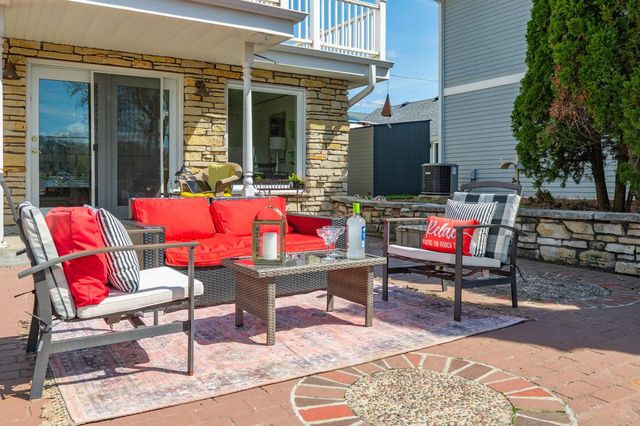 N29W27397 Peninsula DRIVE, Pewaukee, WI 53072