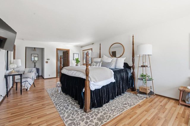 N29W27397 Peninsula DRIVE, Pewaukee, WI 53072