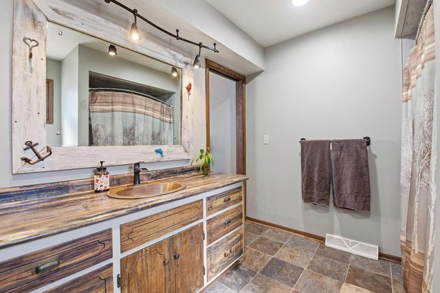 N29W27397 Peninsula DRIVE, Pewaukee, WI 53072
