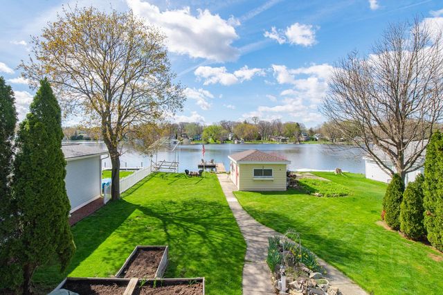 N29W27397 Peninsula DRIVE, Pewaukee, WI 53072