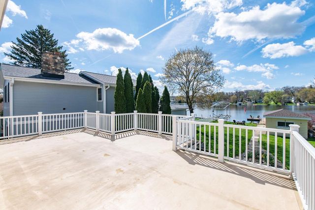 N29W27397 Peninsula DRIVE, Pewaukee, WI 53072